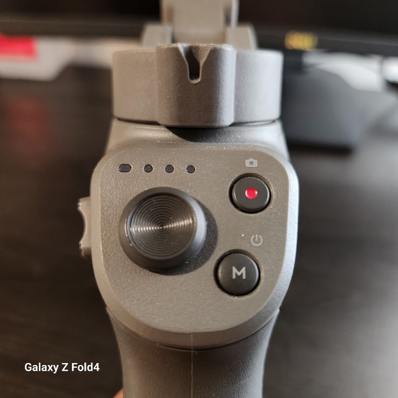 DJI Osmo Mobile 3 - Gimbal Stabilizer - Picture 5 of 7